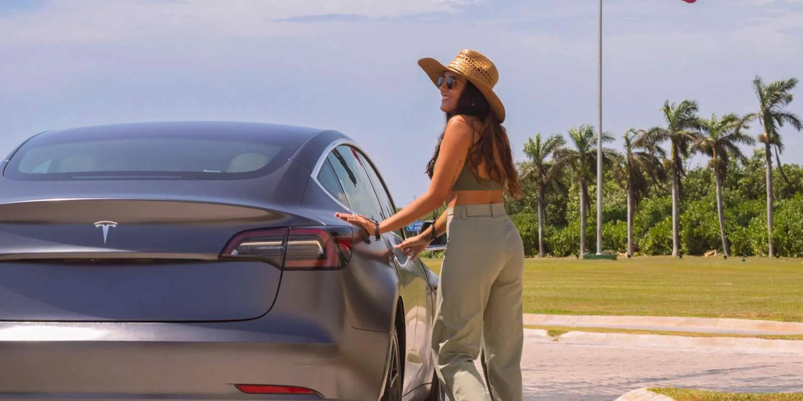 From Cancun Airport: Premium Tesla EV Transfer to Tulum